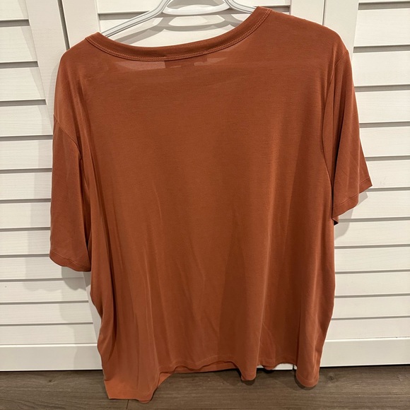 Forever 21 Plus Sized Top - Picture 2 of 3